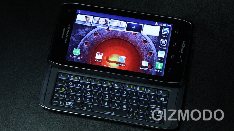 Illustration for article titled Motorola Droid 4 and RAZR MAXX Hands On: Two Giant Leaps for Droidkind